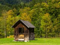 Heustadel im Mühltal vor erster Laubfärbung der Bäume